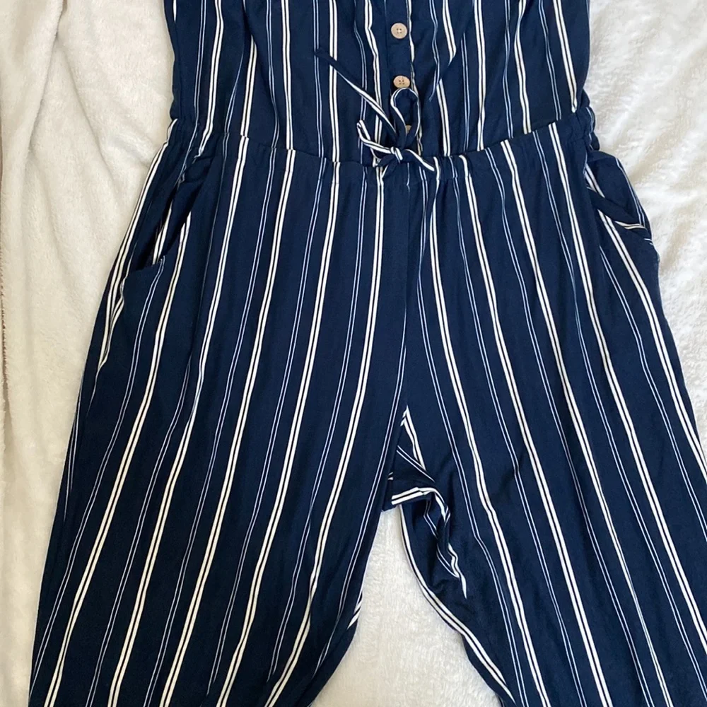 Sleeveless Romper - Picture 3 of 3